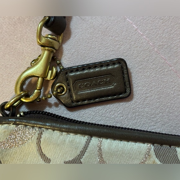 Coach Clutch -W charm and hang tag - Picture 4 of 9